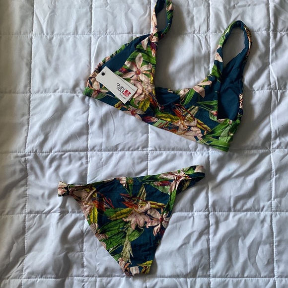 Brand new floral Quint Soul bikini. - Picture 3 of 4